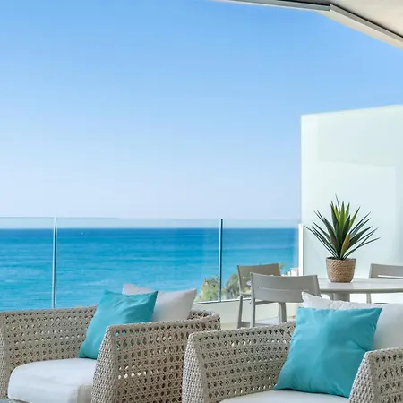 Апартаменты Seaviews Reserve The Breeze Фуэнхирола