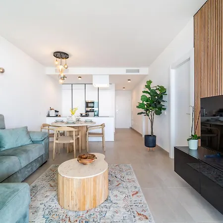 Апартаменты Seaviews Reserve The Breeze Фуэнхирола