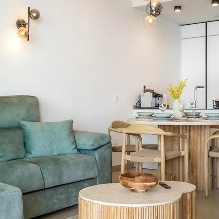 Апартаменты Seaviews Reserve The Breeze Фуэнхирола